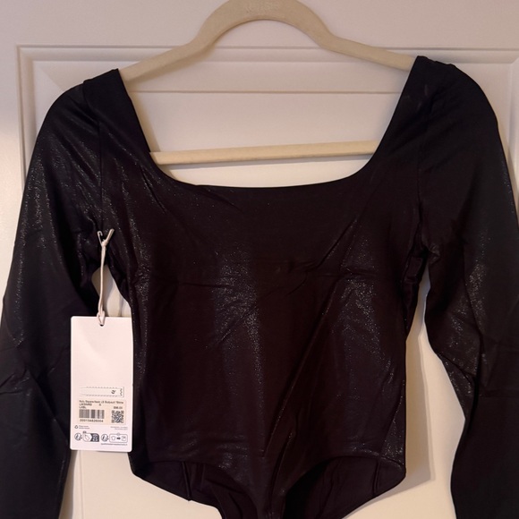 Wundermost Ultra-Soft Nulu Square-Neck Long-Sleeve Bodysuit
Shine Size S - Picture 7 of 9